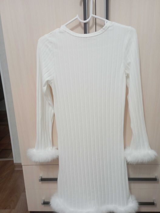 Платье нарядное на девочку 13-14 лет