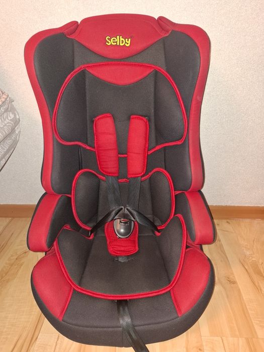 Автокресло Selby от года до 12 лет в отличном состоянии