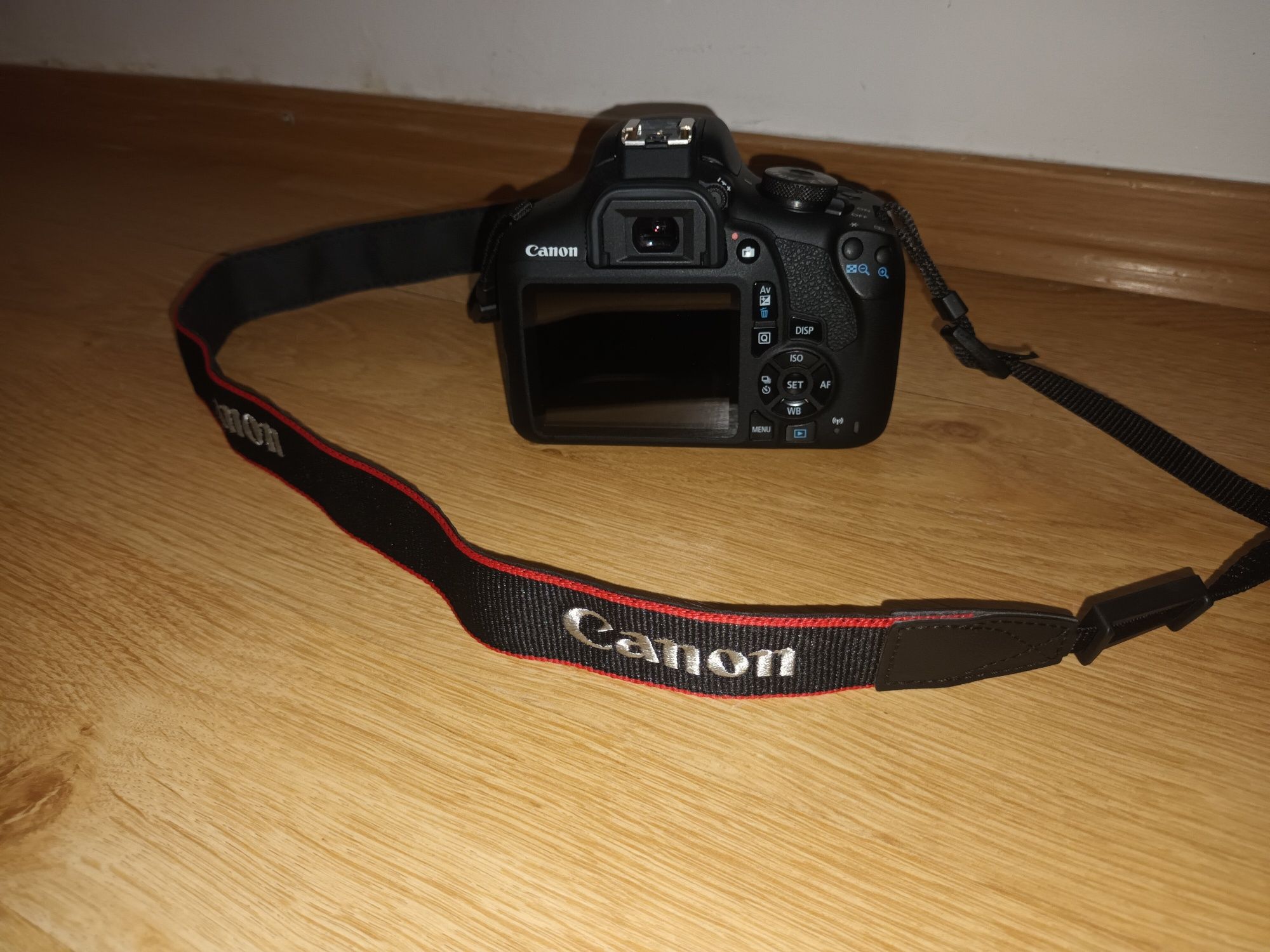 Camera foto cannon EOS 2000D din UK