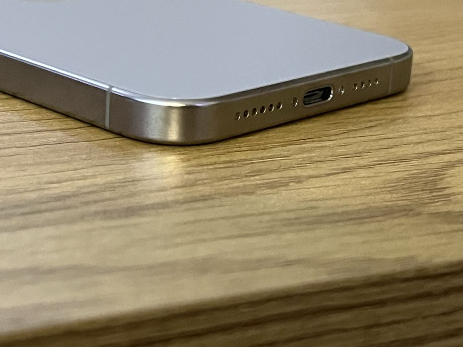 Бартер като нов iPhone 15 pro max 156gb natural 92%