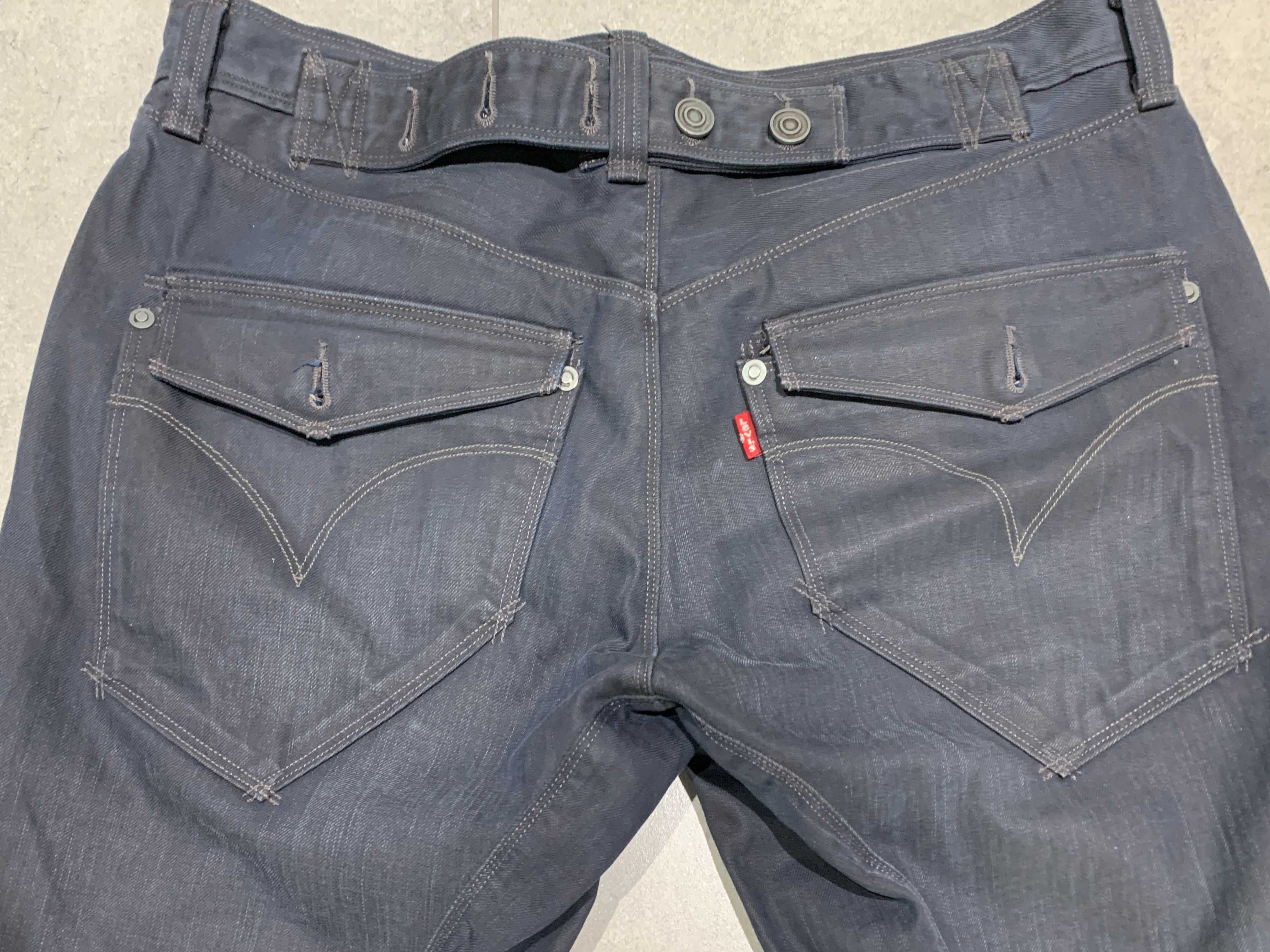 Blugi LEVI'S ENGINEERED W34 L32 (Stare Buna)