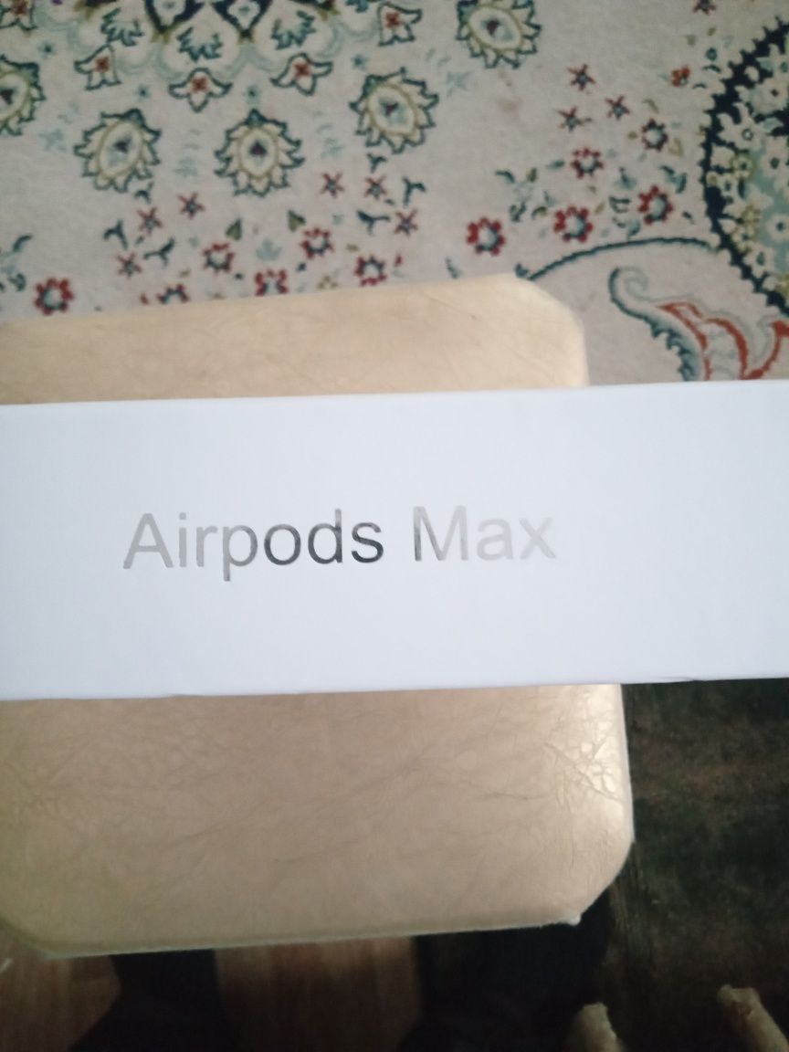 Продам Airpods Max, в комплекте есть чехол.