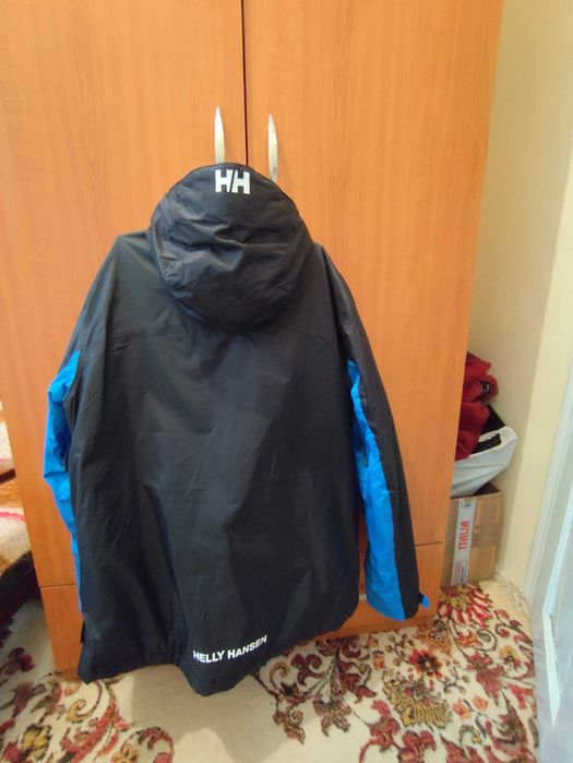 Vând geaca Helly Hansen