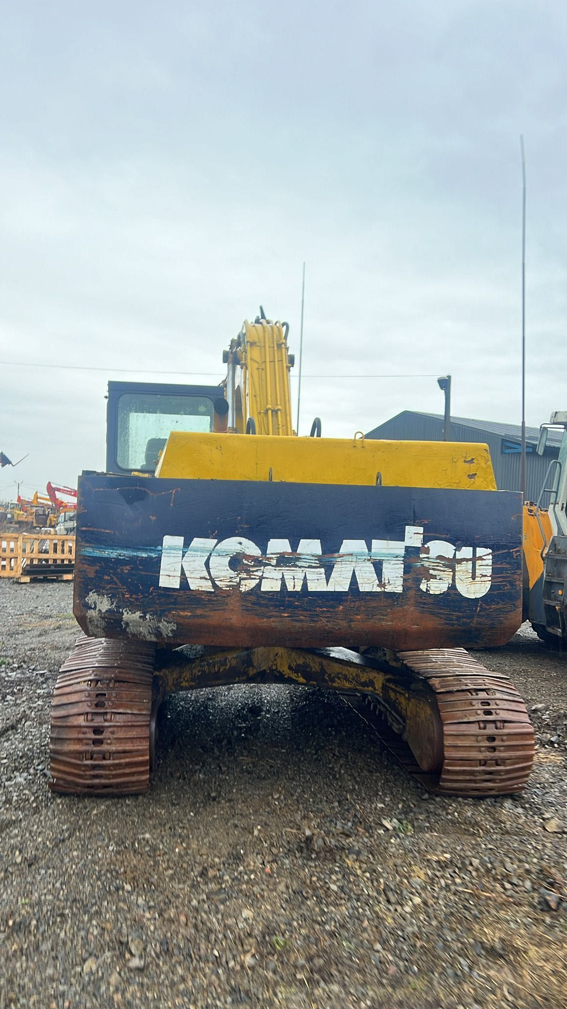 Dezmembrez Excavator pe senile Komatsu Pc 210