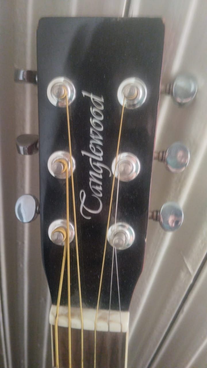 Продам гитару tanglewood