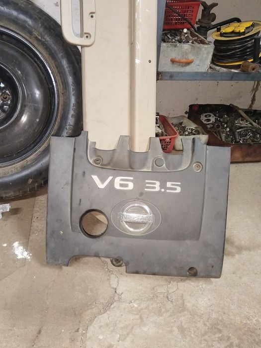 Крышка мотора, замок зажигания в сборе, задняя полка, запаска.