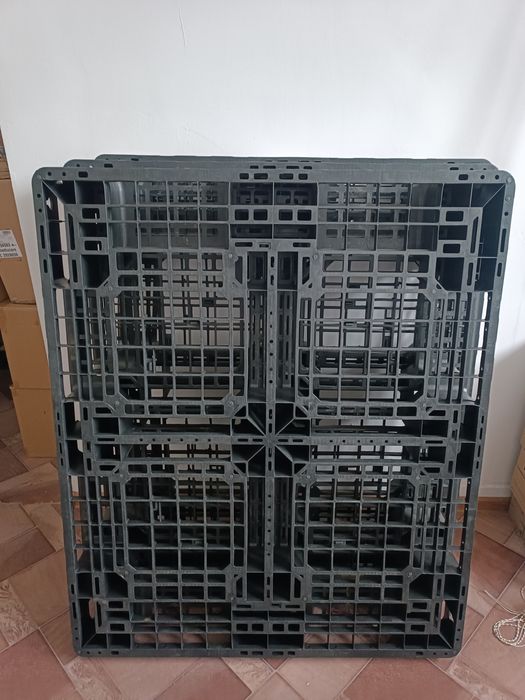 Paleti plastic dur 100 x 120 cm