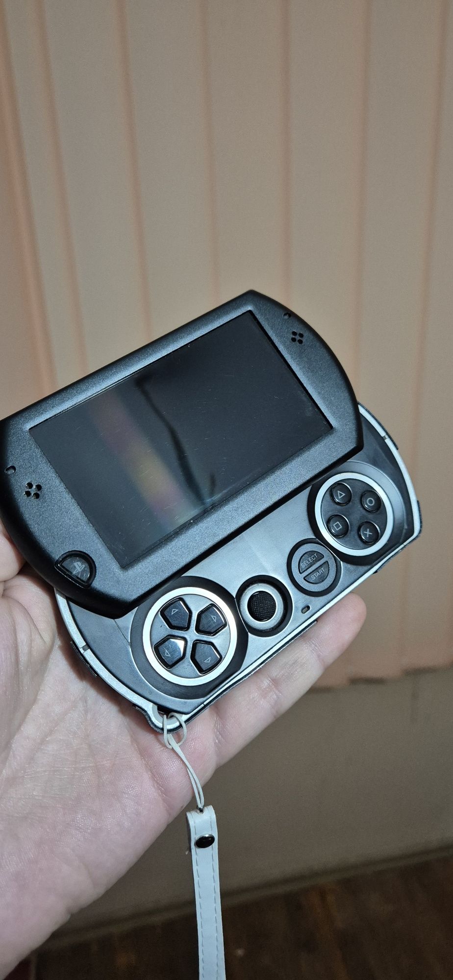 Конзола PlayStation Go