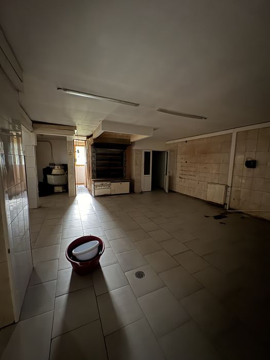 De inchiriat Spatiu  Comercial + Apartament