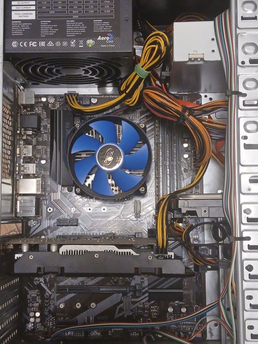 Продаётся Материнская плата: Gigabyte H370 HD3