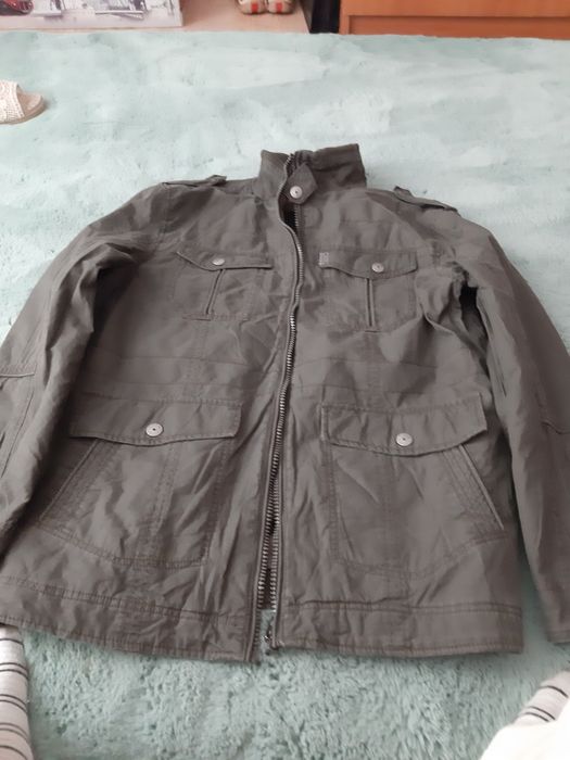 Geaca barbat, gri inchis  cu multe buzunare, marimea 48-50.ulte buzuna