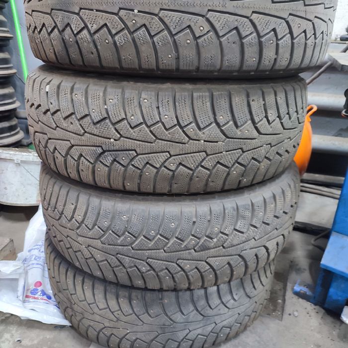 Продам комплект шин на 17