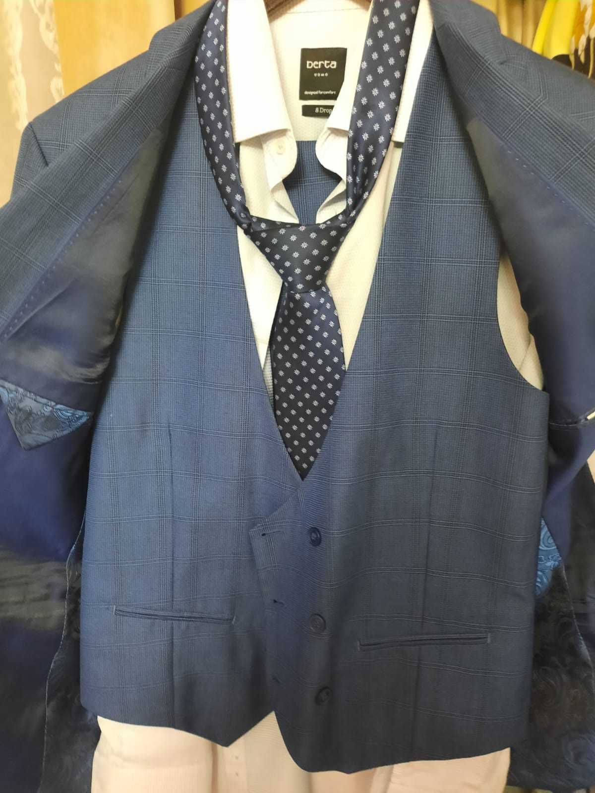 Мужской костюм тройка 48 р. + рубашка и галстук