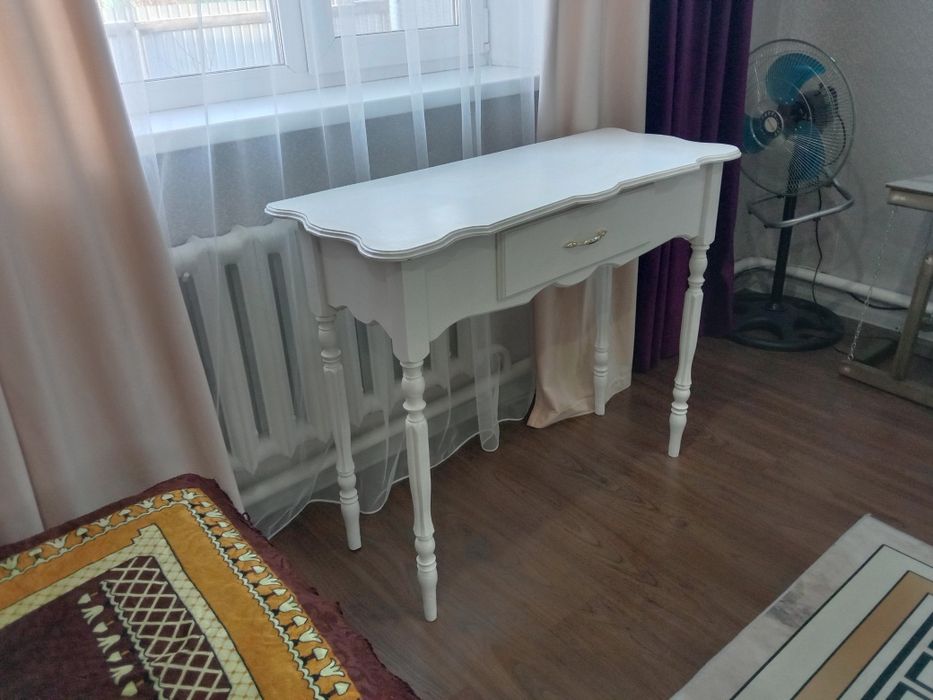 Продам консоль в прихожую