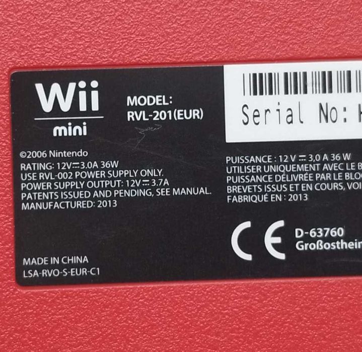 Пълен Комплект Nintendo Wii Mini + 2 игри и волан