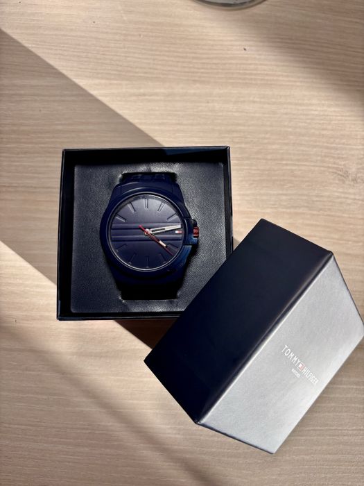 Часовник TOMMY HILFIGER AUSTIN - като нов!