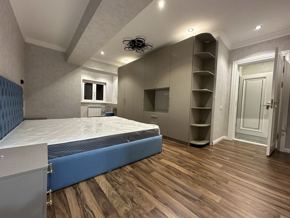 Продается 3/8/10 М.Космонавтов