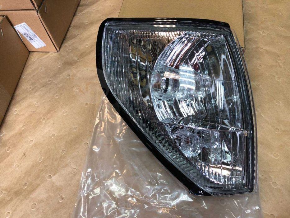 Поворотник передний на Тойоту Land Cruser