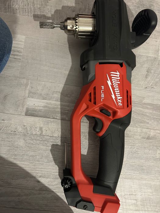 Milwaukee se poate folosi pe mai multe posturi