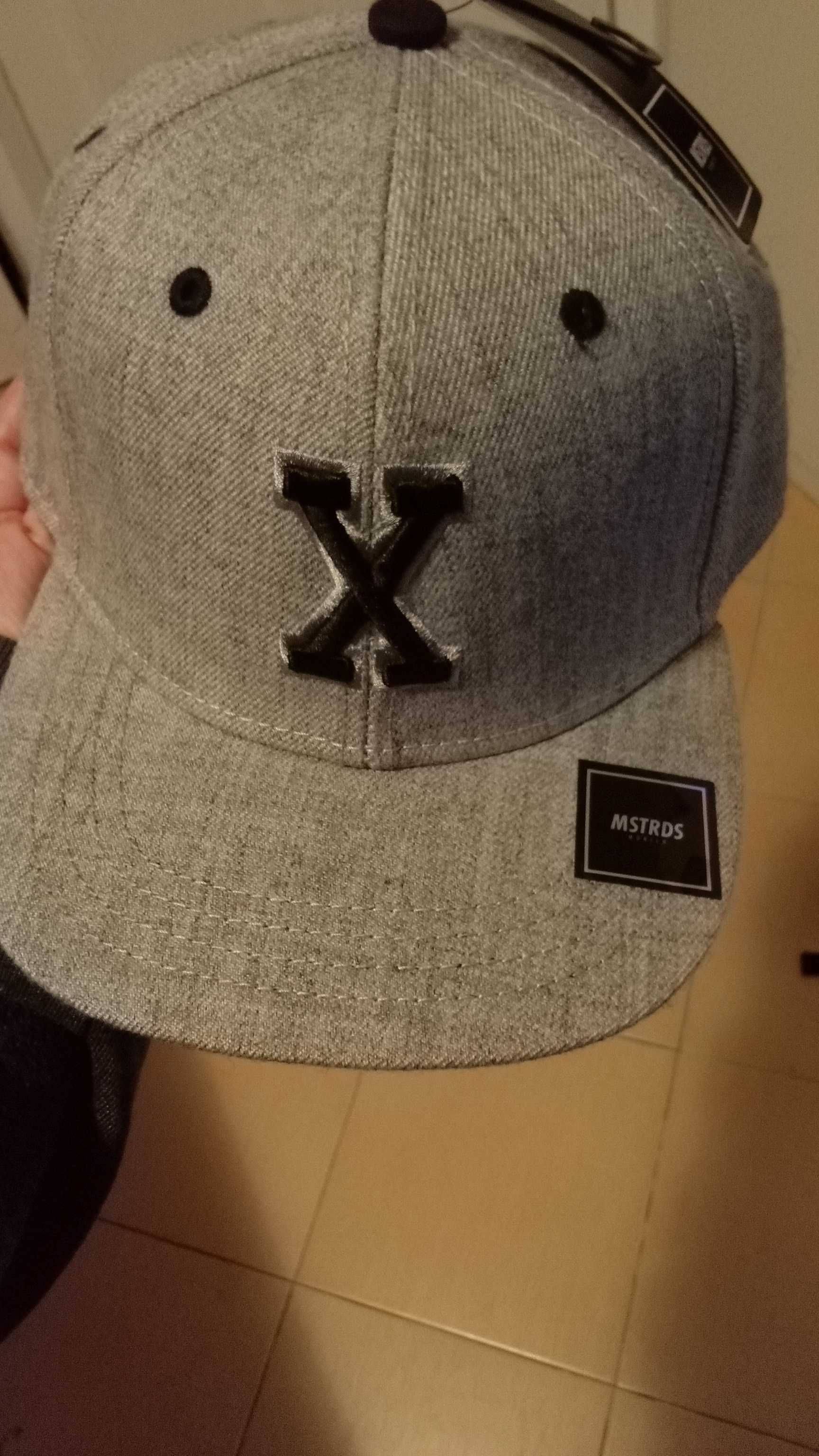 Snapback шапка с букавата X чисто нова!