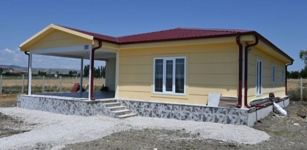 Vând case de locuit