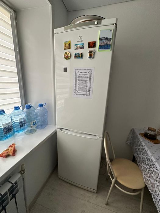 Холодильник “Indesit”