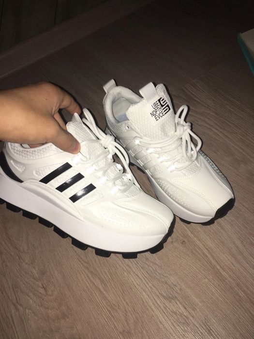 Кроссовка сатылады