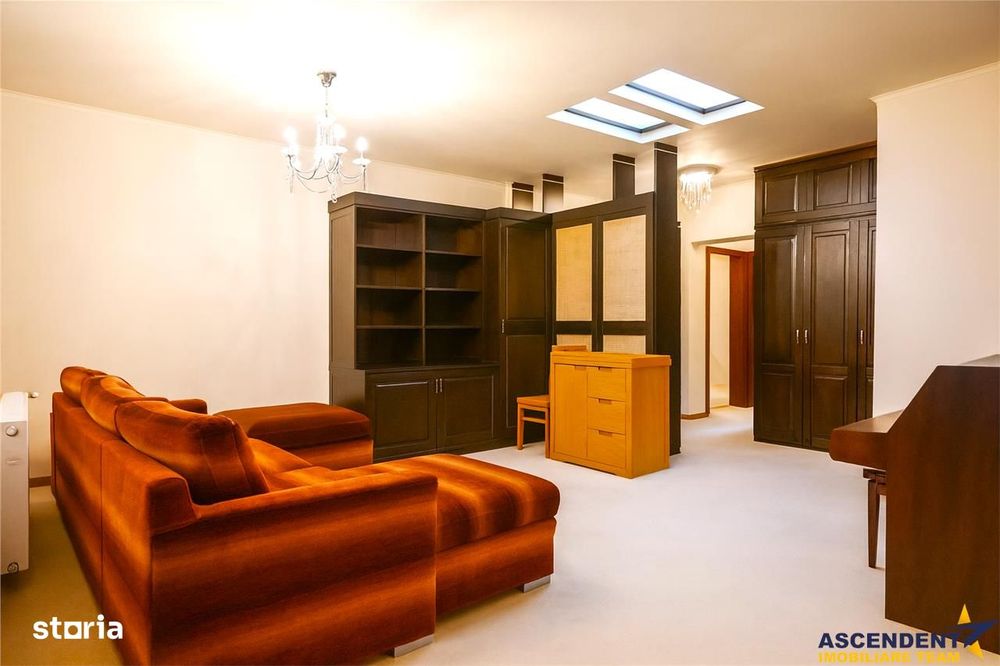 FILM! Rezidenta montana,decor apreciabil, pod mansardabil,garaj propri