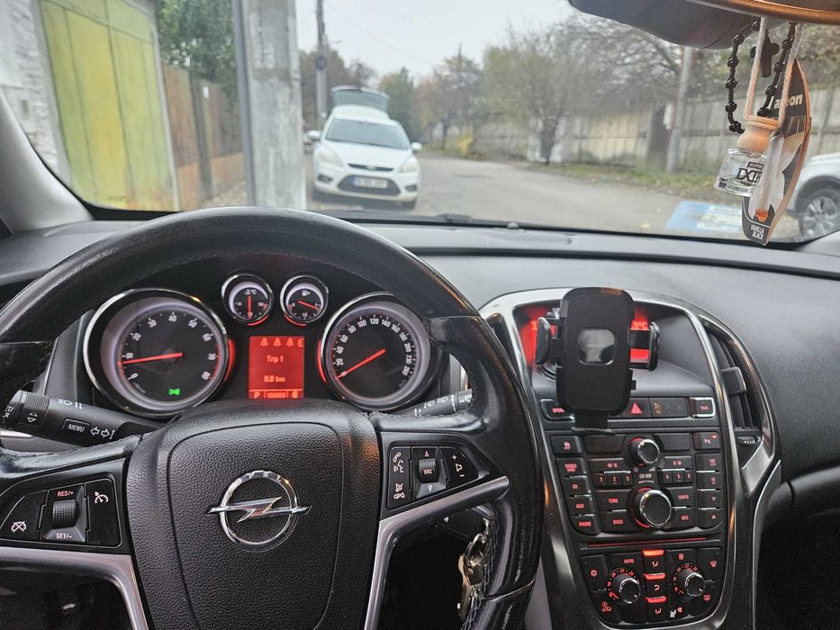 Opel Astra J  1.6 Benzină 115 CP  Automat 2010 /  Întreținută