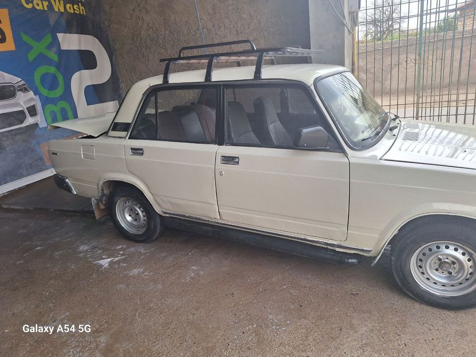 Жигули ВАЗ 2107 хорошим состояние