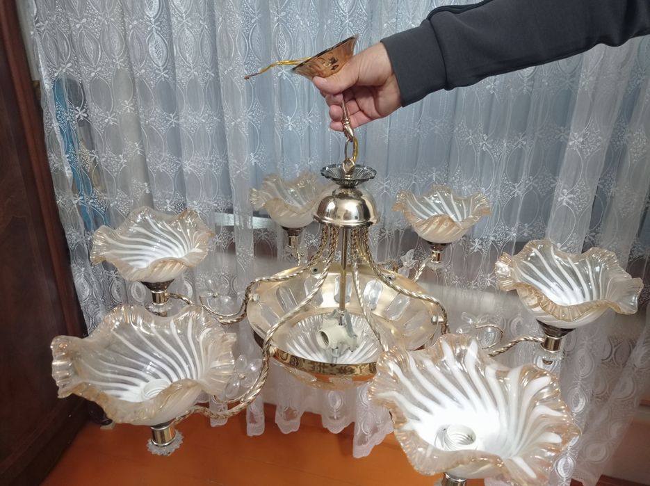 Продается люстра