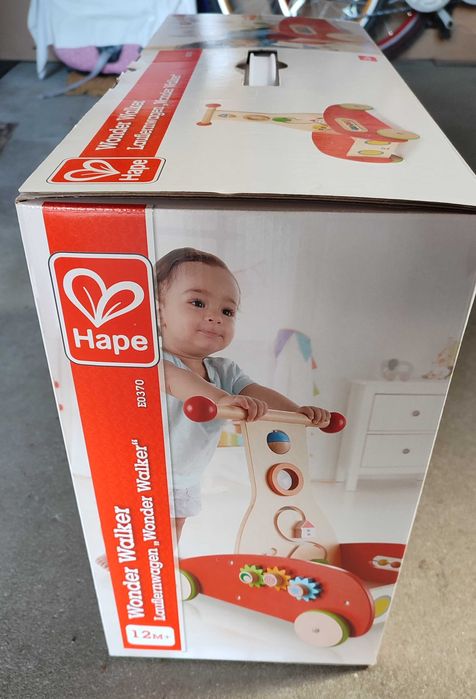 Дървена проходилка за бебе Hape Wonder Walker