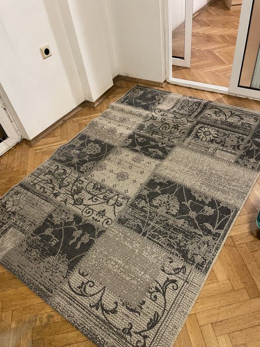 Продавам килим среден