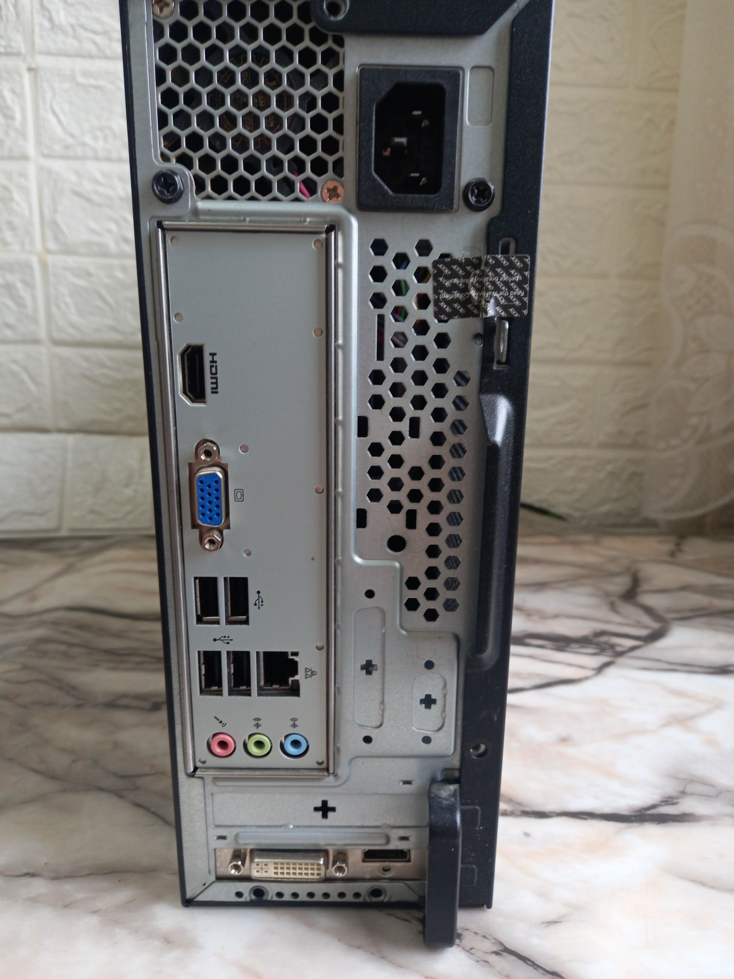 Компютър Acer Intel® Xeon® Processor E3-1240Lv3  8gb SSD GeForce GT730