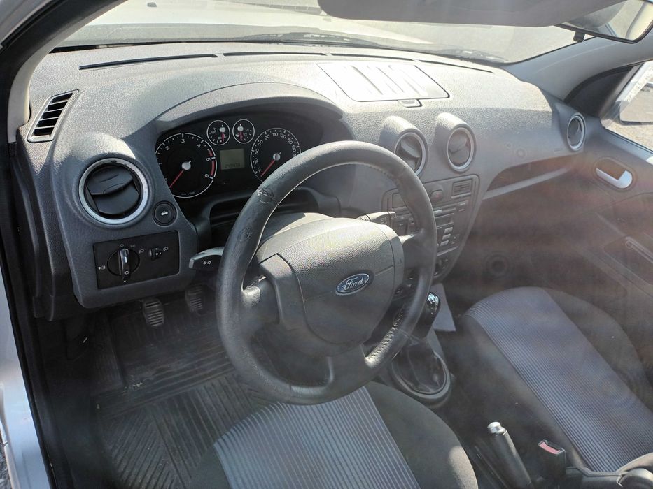 Ford fusion 1.4 tdci Vand sau schimb cu SUV defect