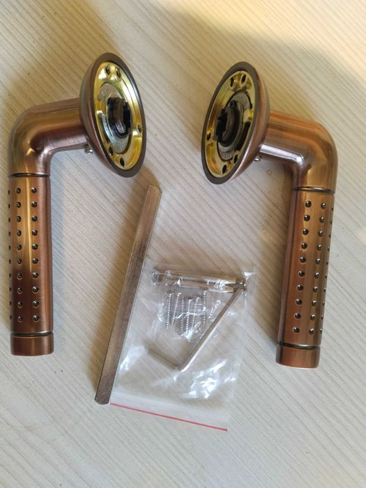 Продам дверные ручки для межкомнатных дверей