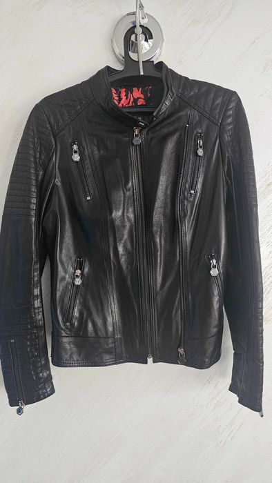 Продавам дамско кожено яке