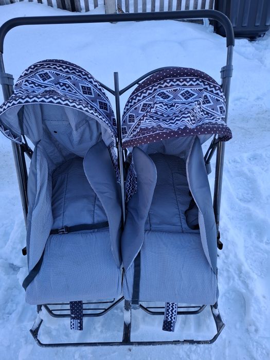 Продам санки для двойни