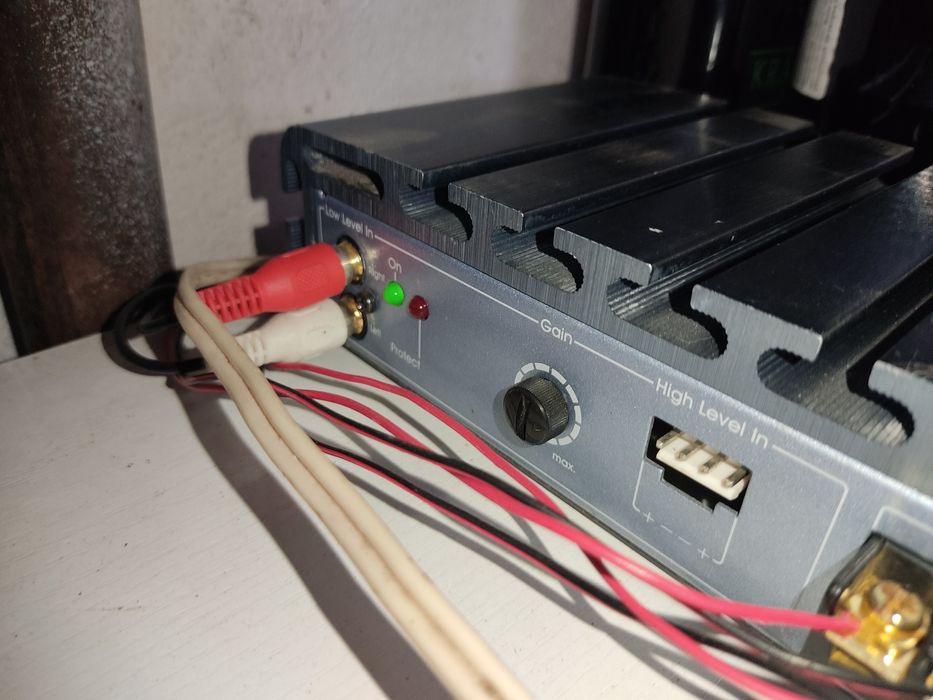 Авто усилвател Weconic VX-2080