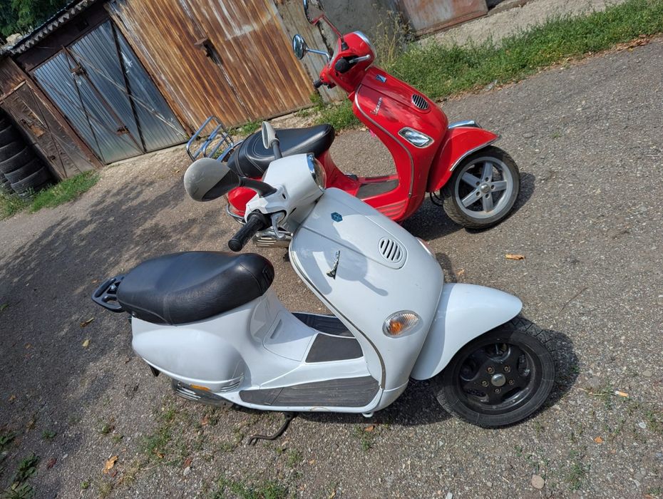 Vând doua scutere Vespa Piaggio 125/ 50 cmc