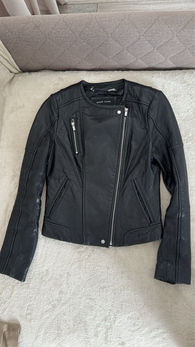 Продам кожанку женскую