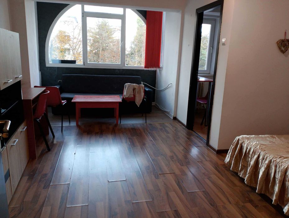 Proprietar vand Garsoniera zona Garii