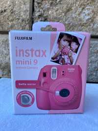 Фотоапарат за моментни снимки Fiji Film Instax Mini 9 - розов / бял