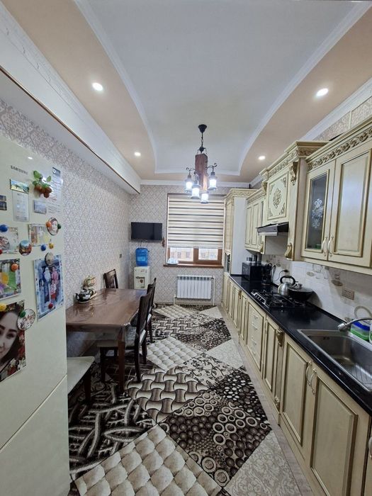 Квартира сотилади купгина жихозлари б.н бирга. 3 хонали 3-этаж.