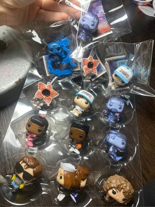 Киндер джой очень странные дела