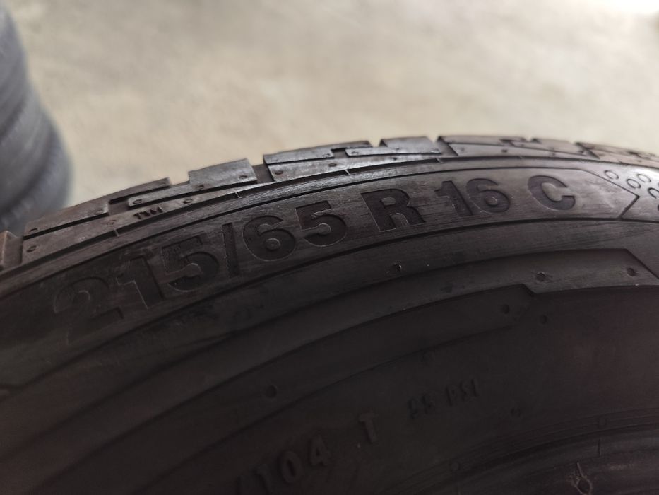 215/65R16C Continental