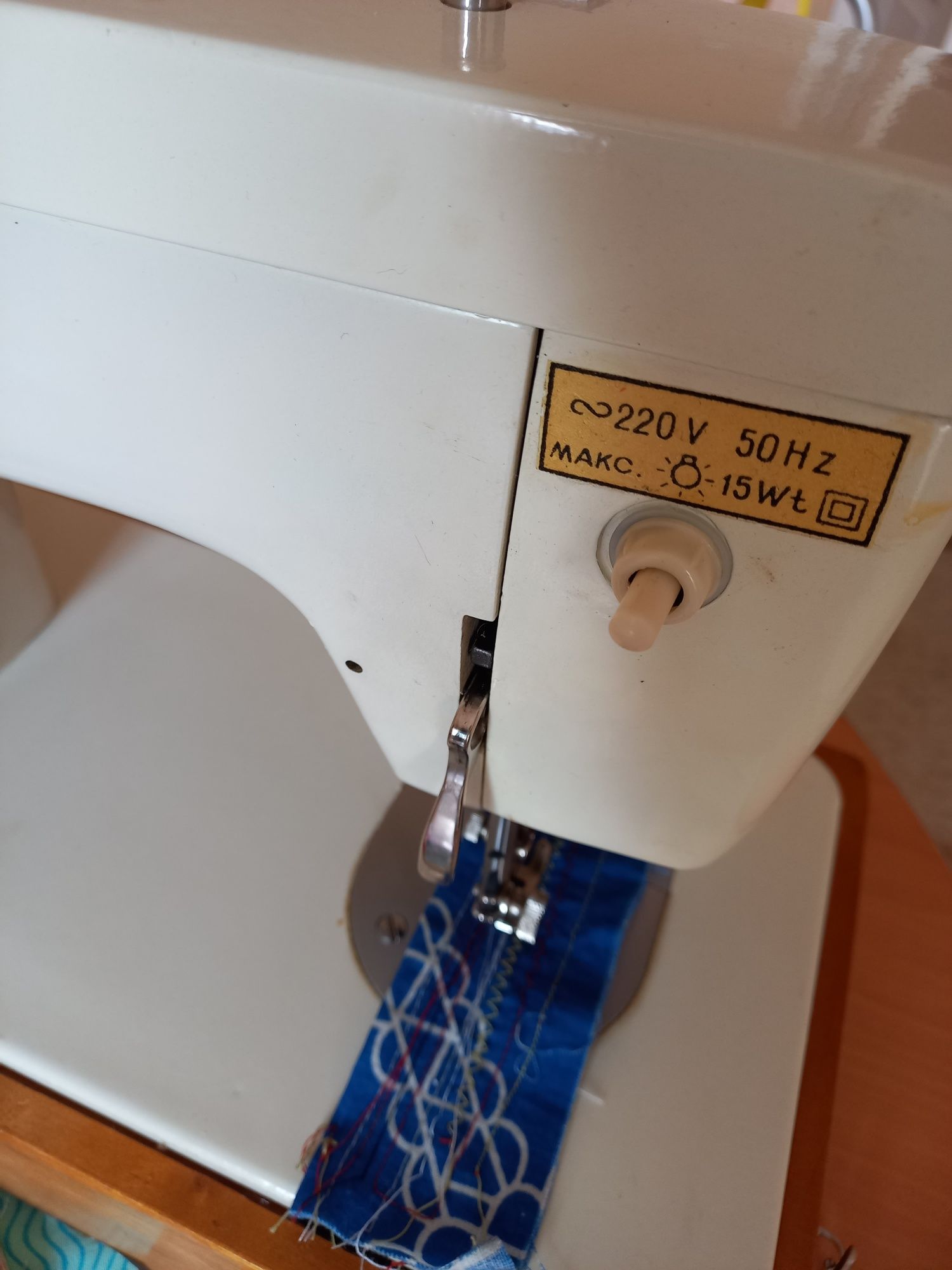 Продам швейную машинку Чайка 132М