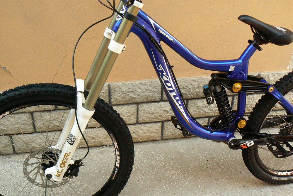 Bicicleta downhill Kona