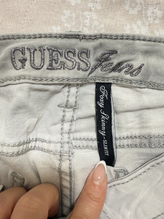 Тениски , дънки , пуловер GUESS