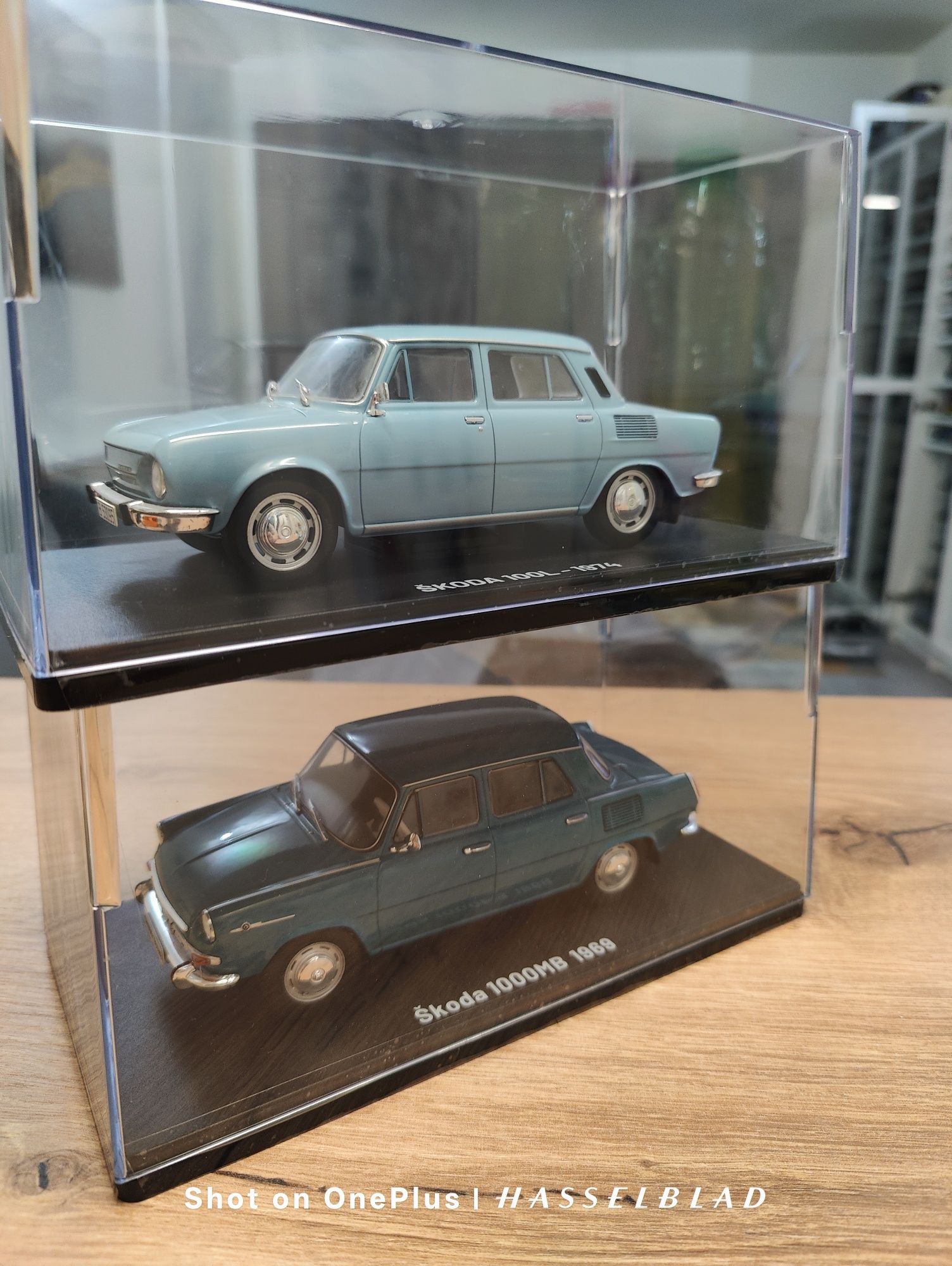 Machete Skoda 100L, Skoda 1000MB 1:24 în casete plexiglas.